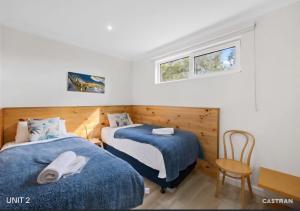 a bedroom with two beds and a table and a chair at Merry Mary in Marysville