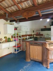 a large kitchen with a large island in the middle at Céu Azul Casa de Praia in São Sebastião
