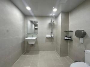 a bathroom with a sink and a toilet at 평촌코아 in Mabun-ni +33 photos