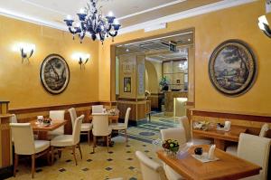 מסעדה או מקום אחר לאכול בו ב-Hotel Homs