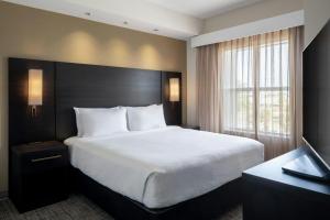 a hotel room with a large bed and a window at Residence Inn Melbourne in Melbourne +28 photos
