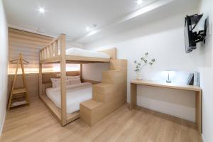 a small room with bunk beds and a desk at Hi Seoul Hostel Central in Seoul