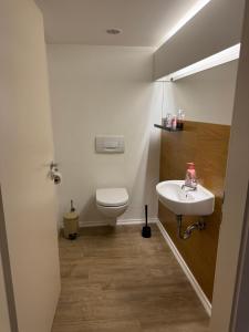 a bathroom with a white toilet and a sink at City Room 2 Stuttgart-Mitte in Stuttgart