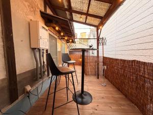 a room with two chairs and a bar in a building at ura Auberge Craft in Hokancho