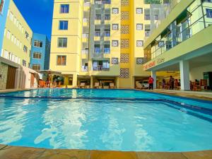 a large swimming pool in the middle of a building at Nitro Homes Nyali-Coral Sands in Mombasa