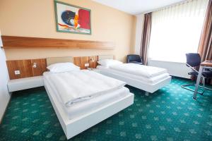 Postel nebo postele na pokoji v ubytování Hotel & Restaurant Ernst + 37 fotografií