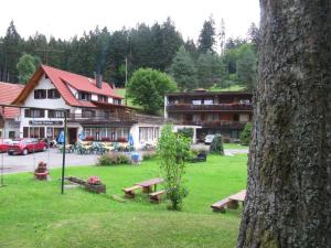 Zahrada ubytování Enri Theater & Pension Bruderhaus