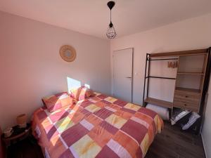 a bedroom with a colorful bed and a shelf at Gîte du Courbier in Saint-Montan