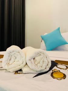 a pair of towels sitting on top of a bed at D2 Villa in Tangalle +22 photos