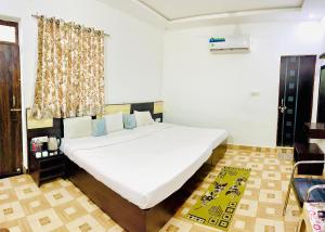 a bedroom with a large white bed in a room at Taj 3 Star Hotel Near 200mtr Taj Mahal Agra in Tājganj +73 photos