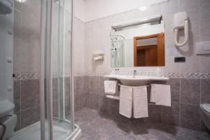 Kopalnica v nastanitvi Hotel Levante