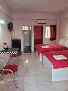 a bedroom with two beds and a table and chairs at ลพบุรีทาวน์ Lopburi Town in Lop Buri +20 photos