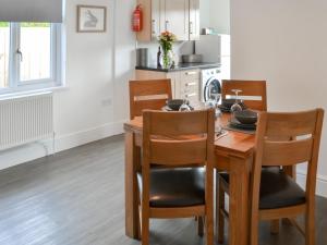 a kitchen and dining room with a wooden table and chairs at Carolyn House in Ellington