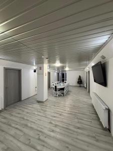 a hallway with a table and chairs in a building at La Moieciu pe Deal in Moieciu de Jos