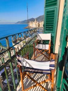 a balcony with two chairs and a view of the ocean at La Priaguea - House Beach in Camogli