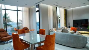 a living room with a couch and a table and chairs at ارتاما بوتيك للشقق المخدومة in Riyadh