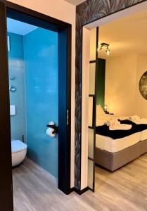 a bathroom with a bed and a tub and a toilet at Ankommen & wohlfühlen - Ihr stilvolles Zuhause in Dresden +31 photos