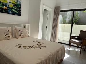 a bedroom with a bed with flowers on it at Point de Mire in Rivière Noire