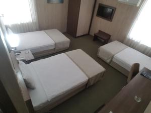 Postel nebo postele na pokoji v ubytování Hosta Otel