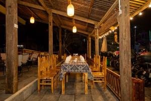 a table and chairs in a restaurant with lights at Sao Mai Bac Ha Hotel in Bắc Hà