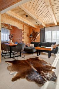 a living room with a couch and a table at Sękata Chata góralski domek z kominkiem in Szaflary