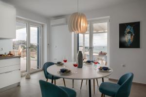 a kitchen and dining room with a table and chairs at Villa Sun in Naxos Chora