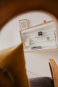a room with a chair and a shelf at Freytag im Uni-Viertel in Duisburg