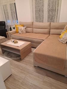 a living room with a couch and a coffee table at Stan na dan M in Smederevska Palanka
