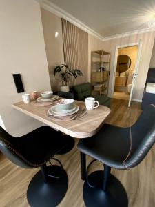 a table with two chairs and a dining room at Modernes Studio in Irrel in Irrel