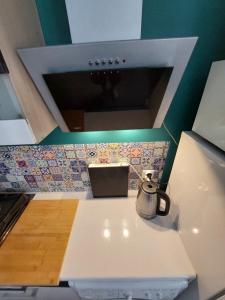 a tea kettle sitting on a counter in a kitchen at Apartament Na Rynku in Bytom