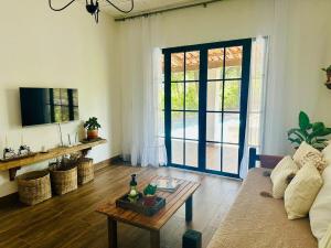 a living room with a couch and a table at Casinha da Serra in Rio Acima