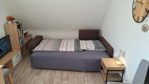 a small bedroom with a bed and a table at Ferienwohnung Helene in Munster