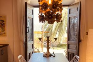a dining room with a table and a chandelier at Ruime cortijo met zwembad in Andalusië ideaal voor families & groepen 3 appartementen in Huércal-Overa