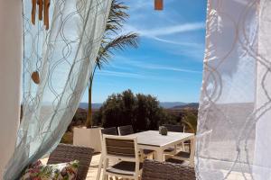 a table and chairs on a patio with a view at Ruime cortijo met zwembad in Andalusië ideaal voor families & groepen 3 appartementen in Huércal-Overa