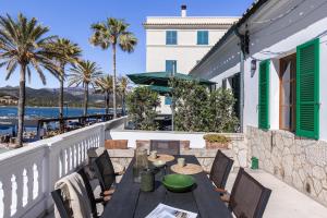 a table and chairs on a balcony with a view of the ocean at Ca Sa Joia - Beautiful Views in Port d'Andratx