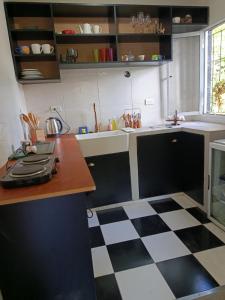 a kitchen with a black and white checkered floor at Kactus de la abuela in Yerba Buena