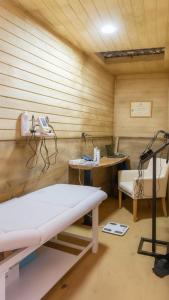 a room with a bed and a desk and a phone at Pumillahue Lodge cabaña matrimonial in Ancud