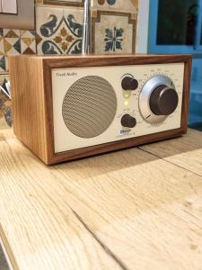 a small radio sitting on top of a table at Villa RiRò Bari in Bari
