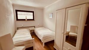 a small room with a bed and a window at Ferienwohnungen Hoefchen in Eckfeld