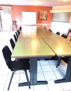 a conference room with a long table and chairs at Logis Hôtel Restaurant Le Palous in Baraqueville