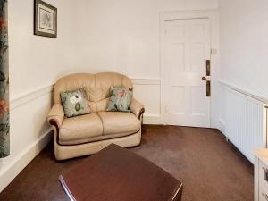 a leather chair in a room with a table at Culquhasen in Gillespie