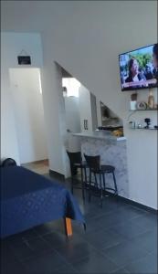 a living room with a tv and a table and chairs at Suíte da Lagoa in Araruama