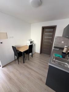 a kitchen and dining room with a table and chairs at Apartman pri kostole in Krásno nad Kysucou
