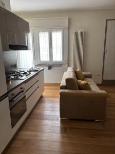 a living room with a couch and a kitchen at Fortunato Casa Vacanze in Matera