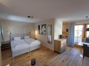 a bedroom with a large white bed in a room at Appartement Fossa in Fiss +49 photos