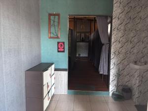 a bathroom with a sink and a door to a bathroom at Sony massage in Gili Trawangan