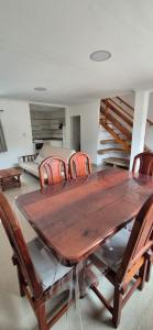 a dining room with a wooden table and chairs at Habitación en suite in San Rafael
