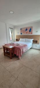 a bedroom with a large bed with a wooden headboard at Habitación en suite in San Rafael