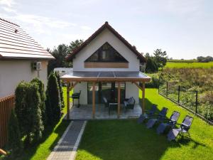 an image of a house with a gazebo at Domki Górkło in Górkło