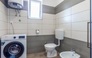 a bathroom with a washing machine and a toilet at Apartman mirna lokacija s pogledom i parkingom in Vodnjan +15 photos